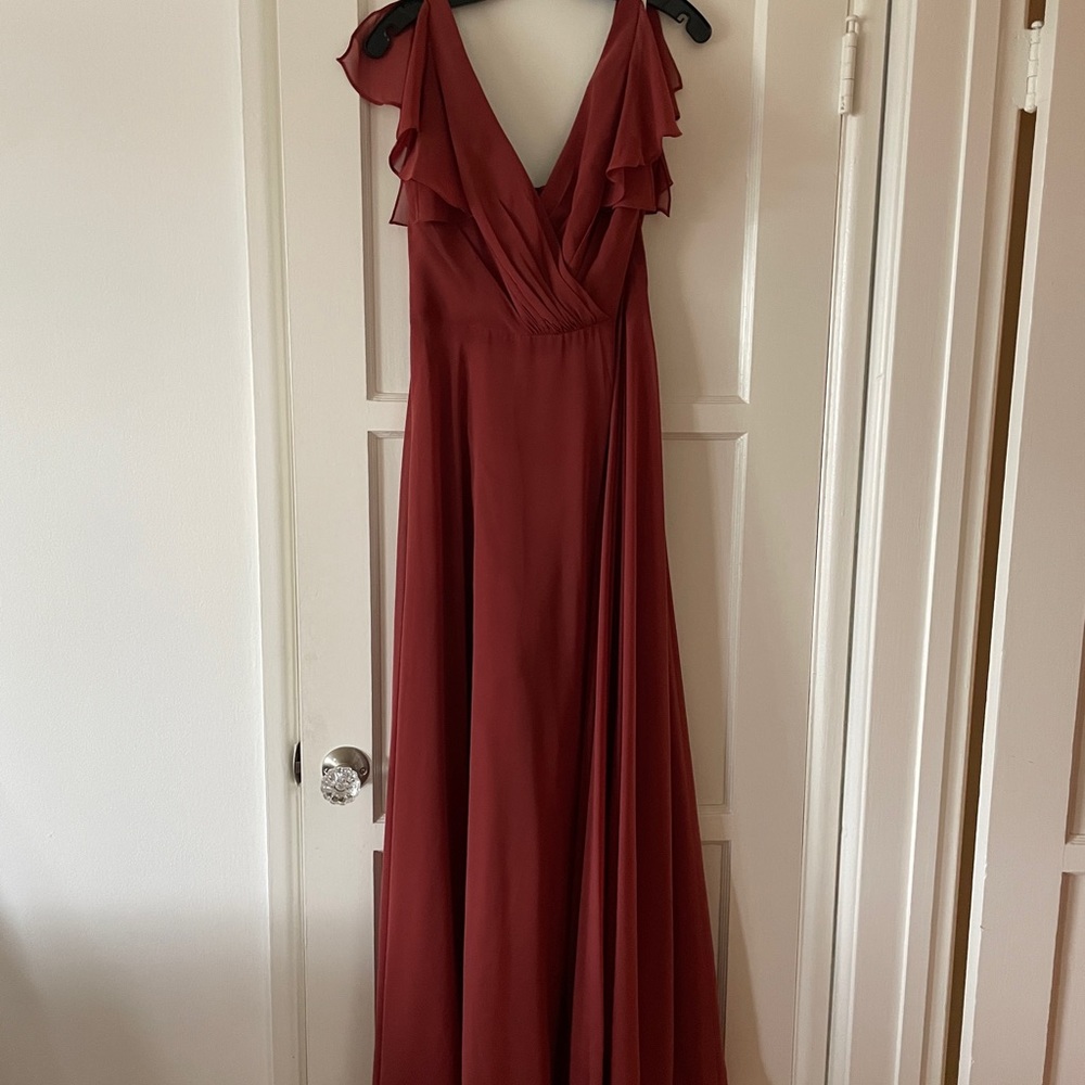 Great David’s bridal dress, color cinnamon, sz 6. Excellent condition.